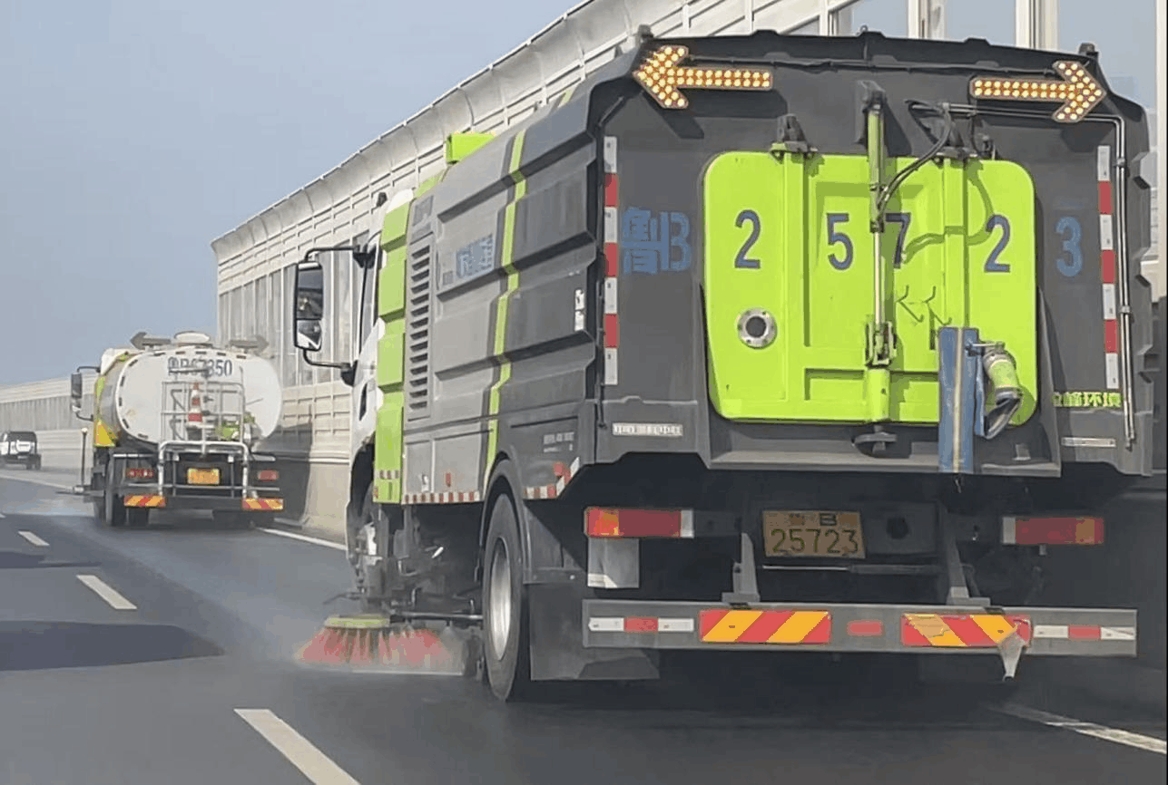 節(jié)日堅守“不打烊” 奮戰(zhàn)一線勇?lián)?dāng).gif