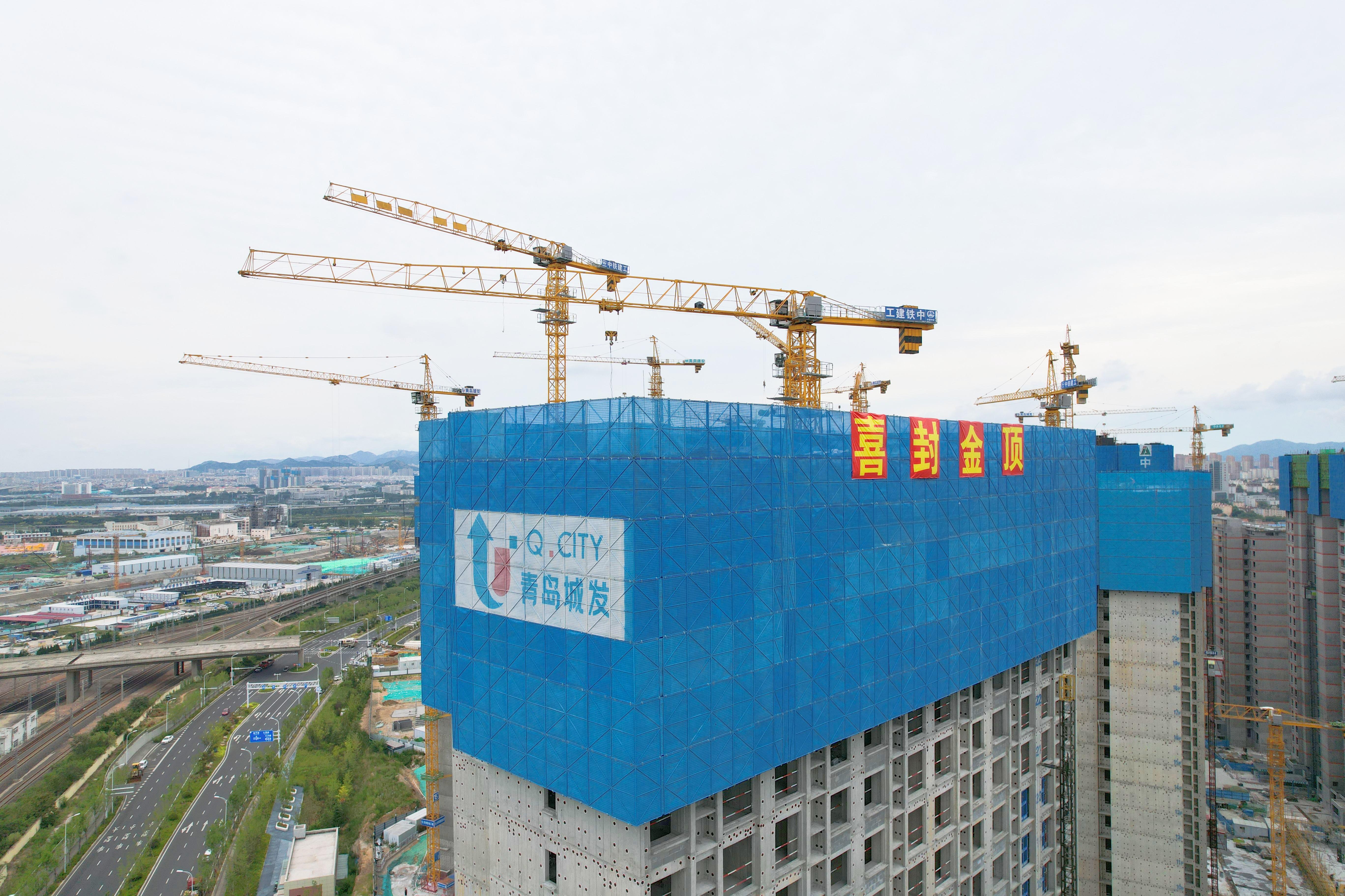 1754035327391738.jpg 安居公司開封路保障性住房項(xiàng)目主體結(jié)構(gòu)全面封頂.jpg