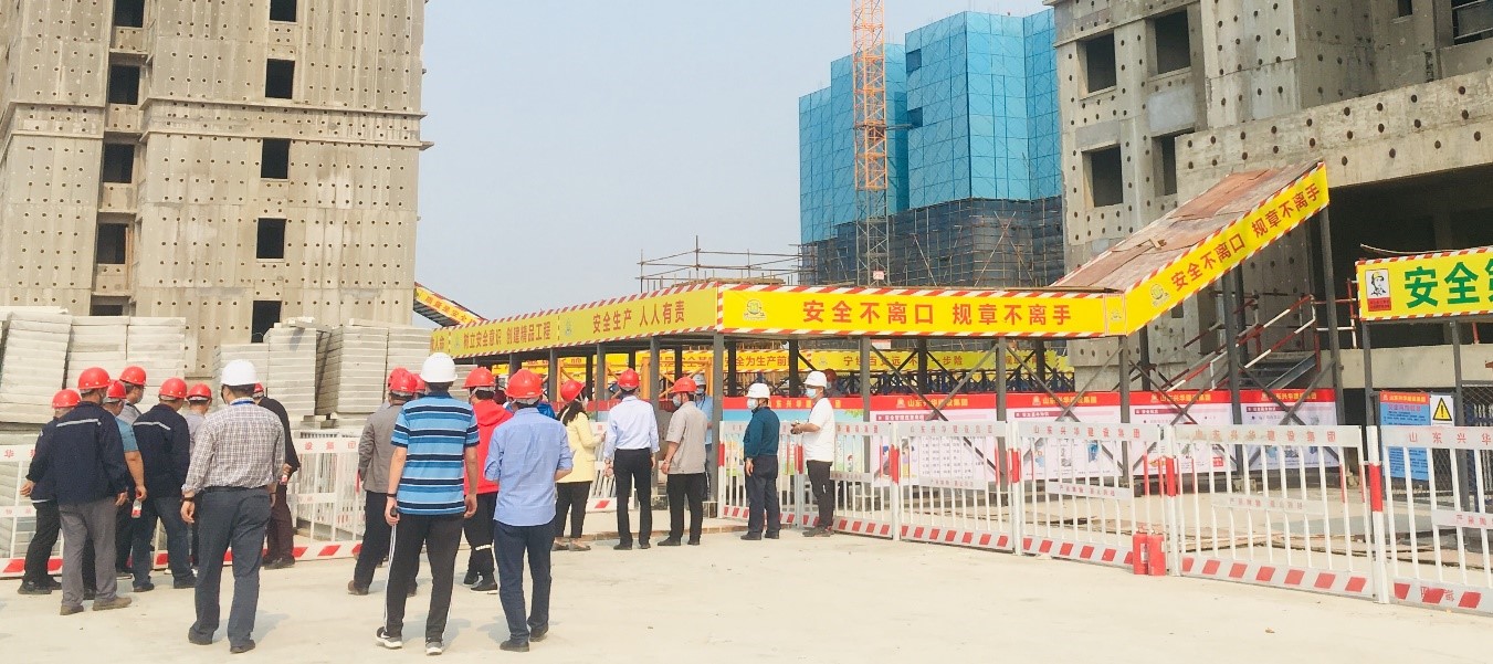 青島城發(fā)集團(tuán)組織開展安全文明施工現(xiàn)場(chǎng)觀摩活動(dòng)