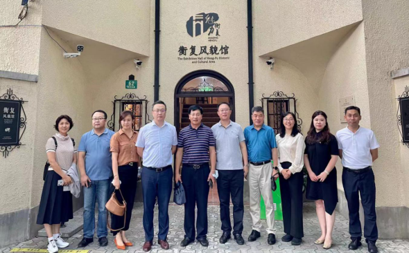 城發(fā)集團(tuán)董事長王元斌率隊(duì)赴上?？疾斐鞘懈马?xiàng)目