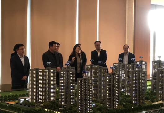 青島城發(fā)集團(tuán)黨委書(shū)記、董事長(zhǎng)、總經(jīng)理王元斌率隊(duì)考察“海信君瀾”項(xiàng)目