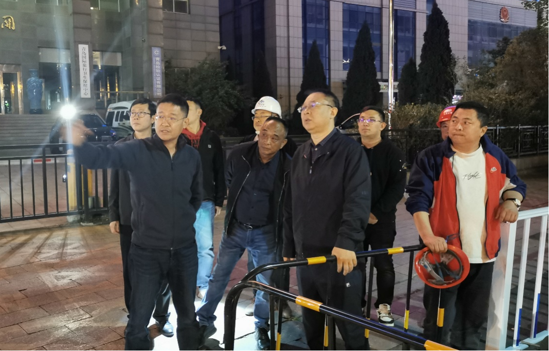 以實干致敬勞動節(jié)       項目建設(shè)不停歇  ——集團公司領(lǐng)導(dǎo)“五一”期間調(diào)研督導(dǎo)東岸產(chǎn)業(yè)園區(qū)基礎(chǔ)設(shè)施綜合改造項目